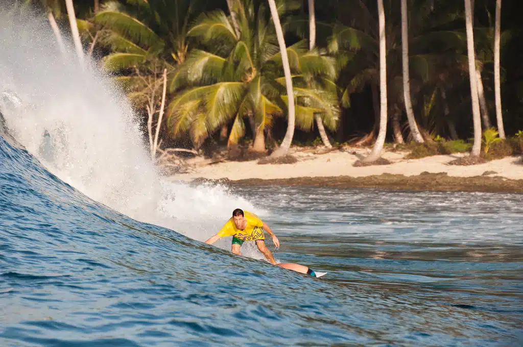 Sumatra Surf: Une expérience unique de surf dans les eaux indonésiennes