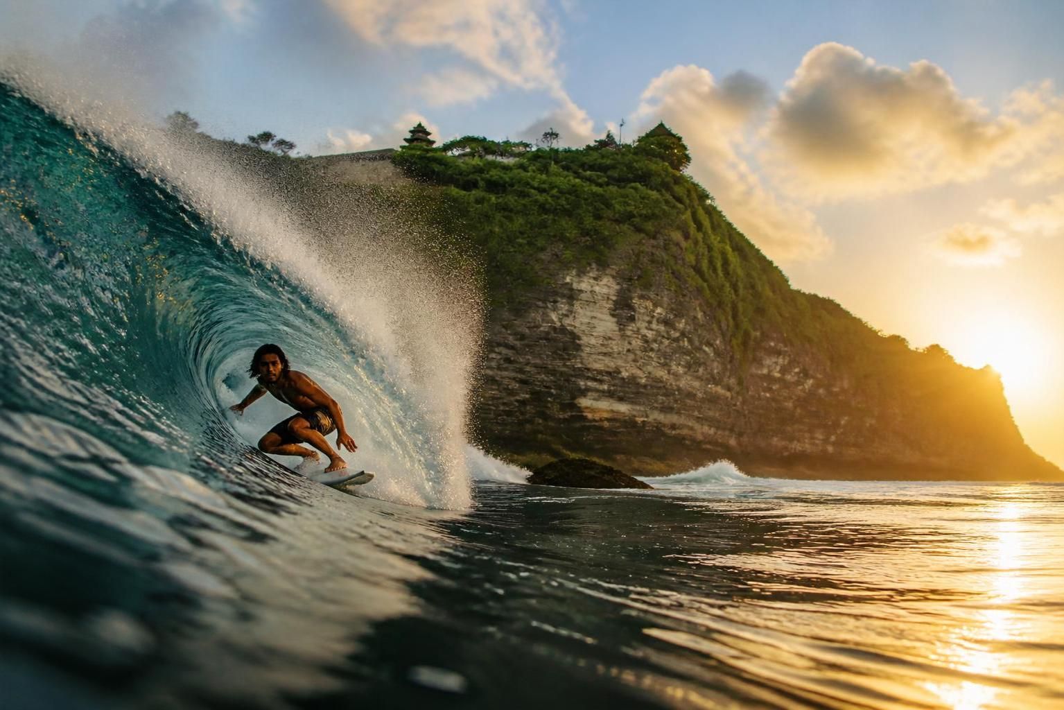 Les 8 Meilleurs Spots de Surf en Indonésie à Découvrir Absolument 3 découvrez les 8 meilleurs spots de surf en indonésie incontournables pour tous les passionnés de glisse. vagues parfaites, paysages paradisiaques et aventures inoubliables vous attendent.